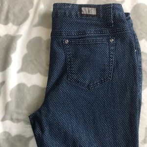 White polka-dot “mom” jeans